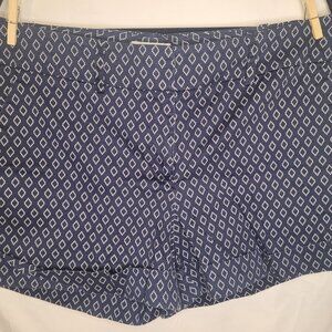 New York and Company Women's blue and white casual shorts. Size 16